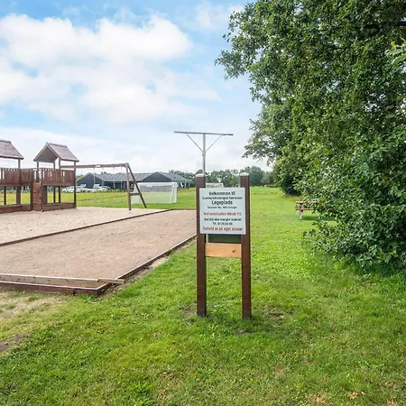 10 Person In Ansager-by Traum